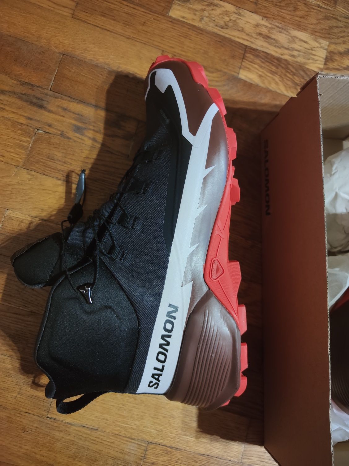 Salomon Cross Hike Mid GTX 2 продам кроссовки. Оригинал.