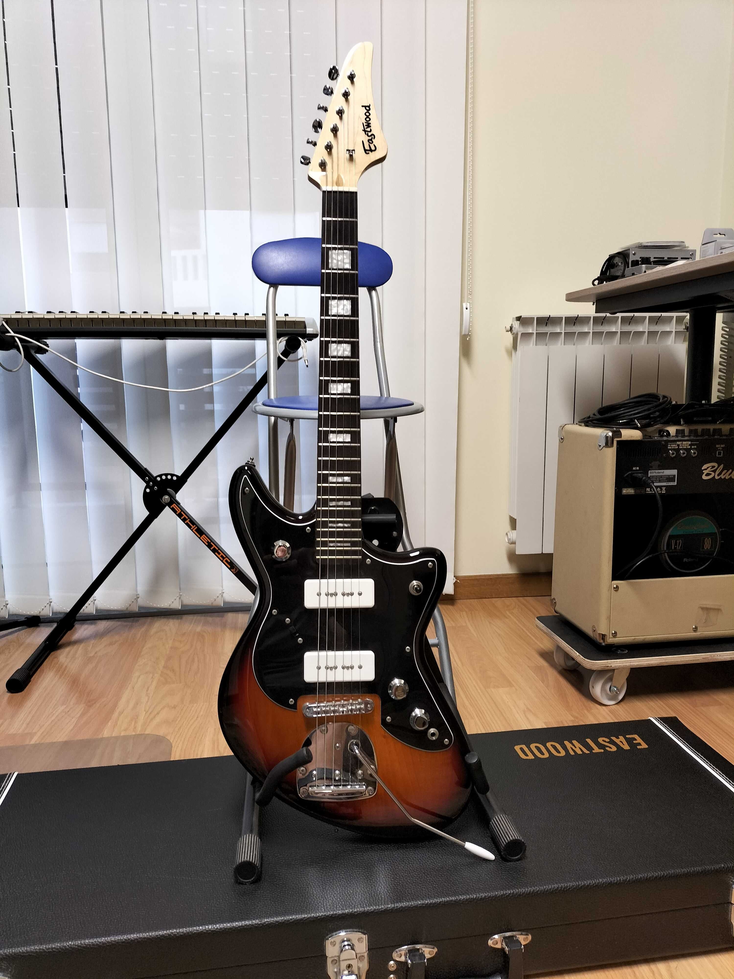 Vendo guitarra eléctrica Eastwood Fireball 2017 c/ estojo.