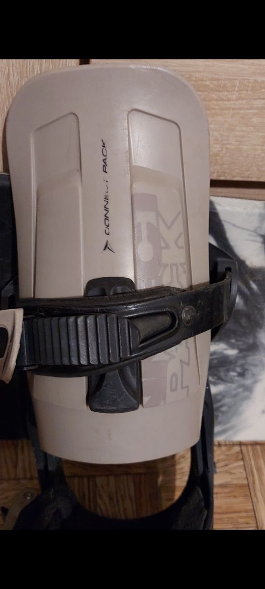 Продам Rossignol Dazer сноуборд + кріплення.