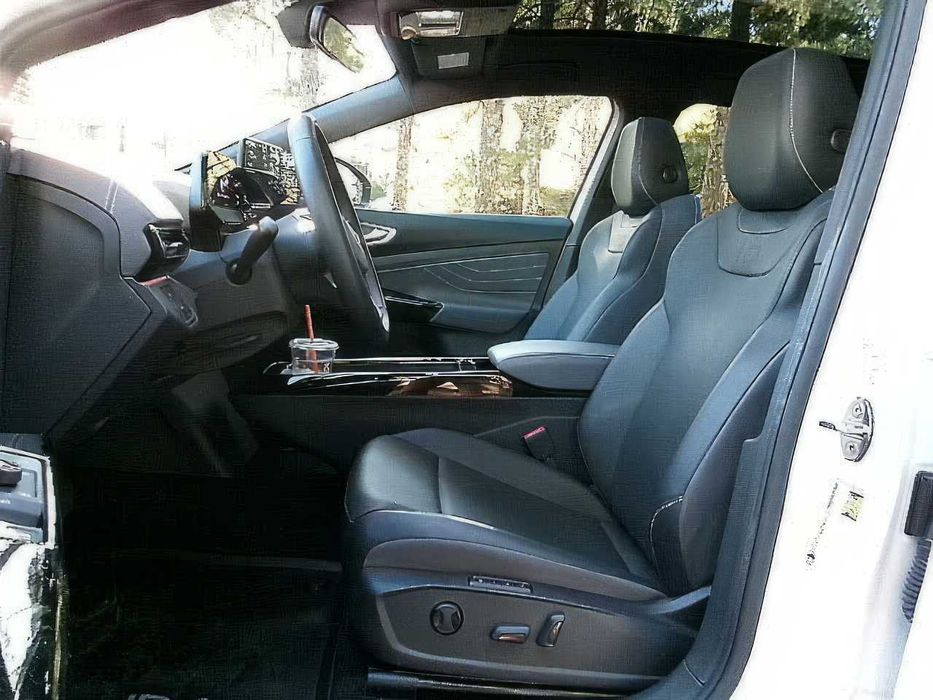 Volkswagen ID.4      2023