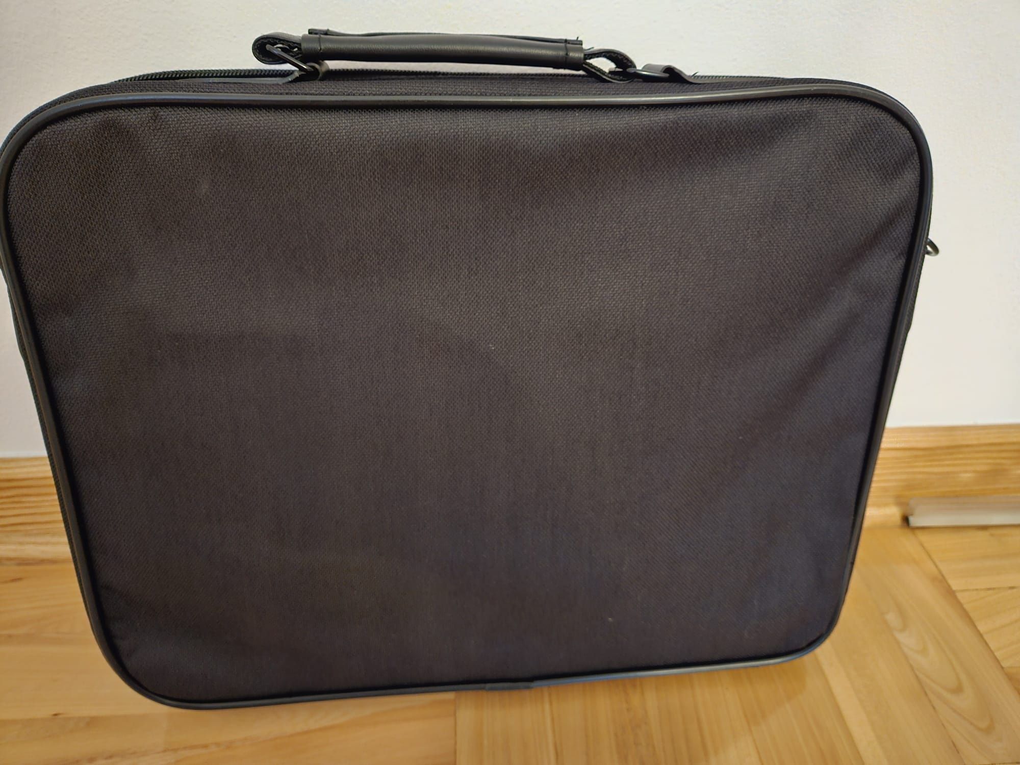 Nowa torba na laptopa Natec z regulowanym paskiem