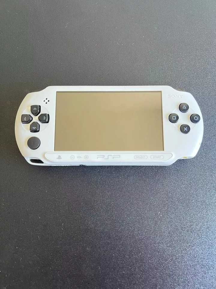 Sony PlayStation Portable Street E1000 Branca/Preta com 100+ Jogos