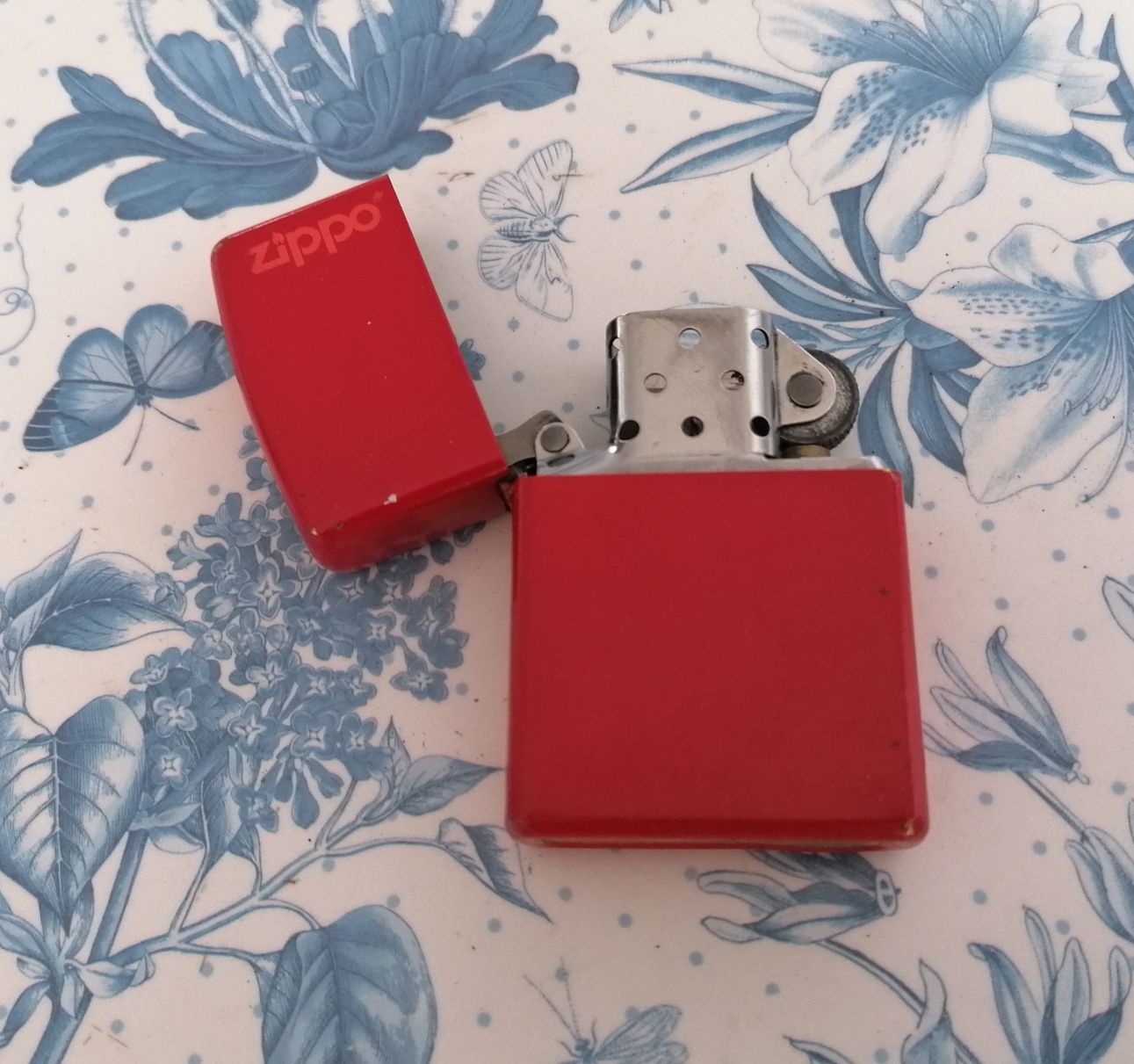 Zippo Red Matte z 2006 roku