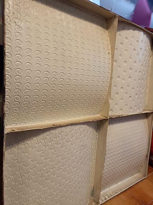 Quadro decorativo em metal  * Todo em relevo * Medidas - 78cm por 78cm