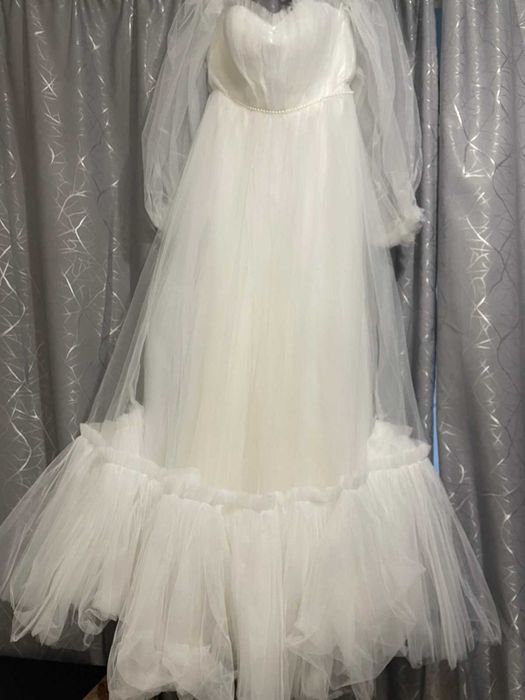Сукня весільна . Б/В