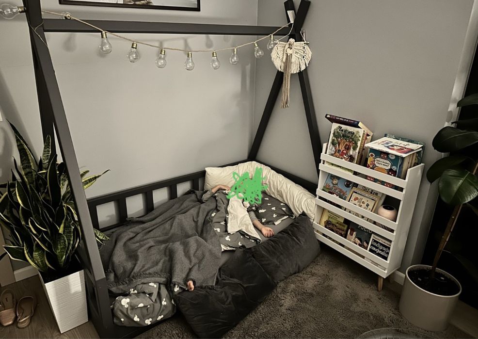 Łóżko dziecięce w stylu wigwam szare