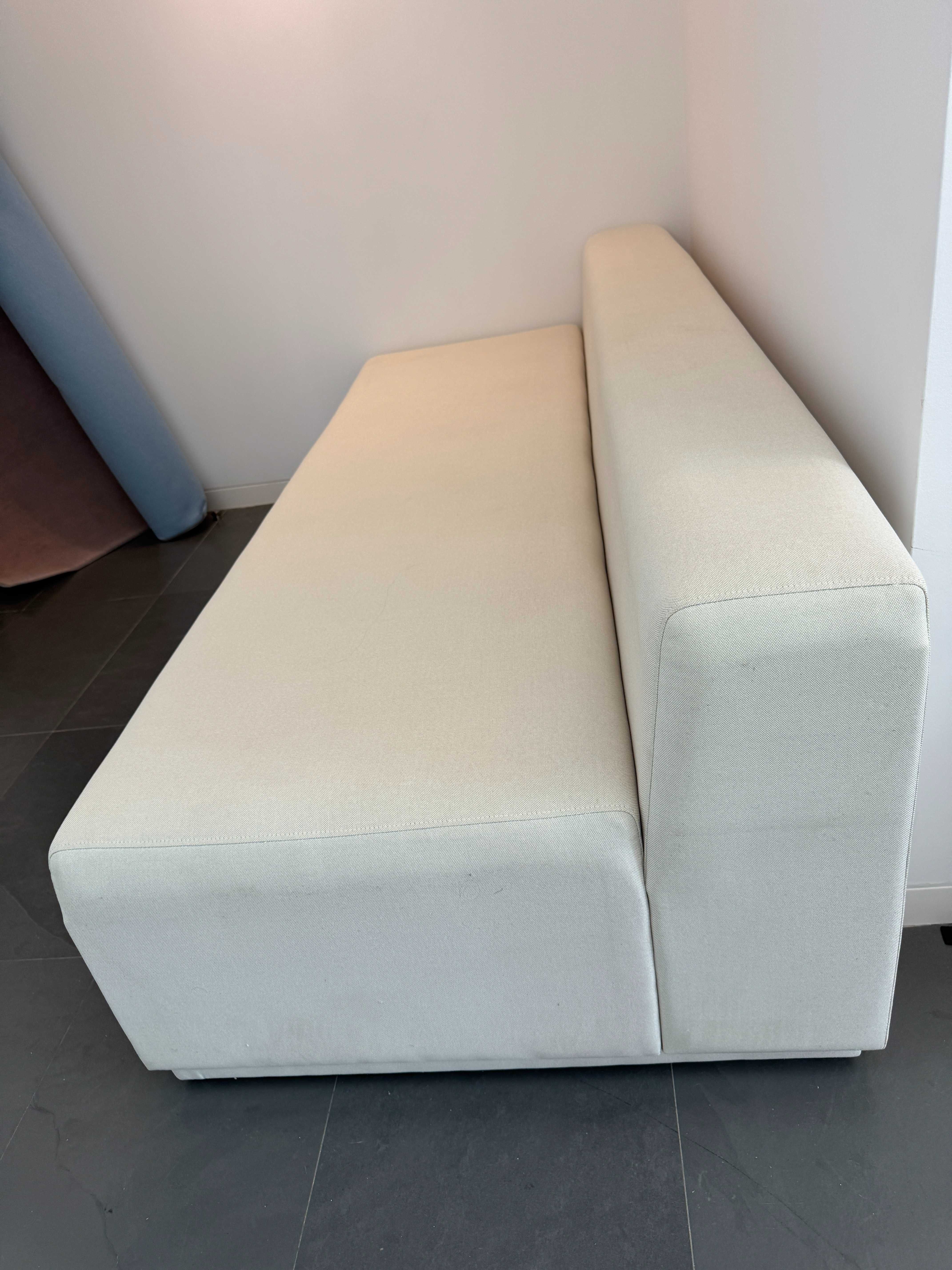 Beige Sofa - Sofá Bege