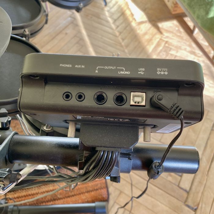 Продам електронну ударну установку Alesis Turbo Mesh Kit