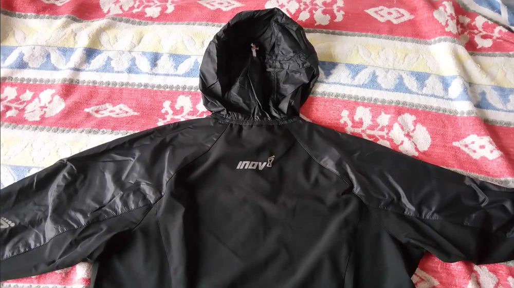Куртка софтшел для бігу у холод Inov8 AT/C Softshell Running Jacket