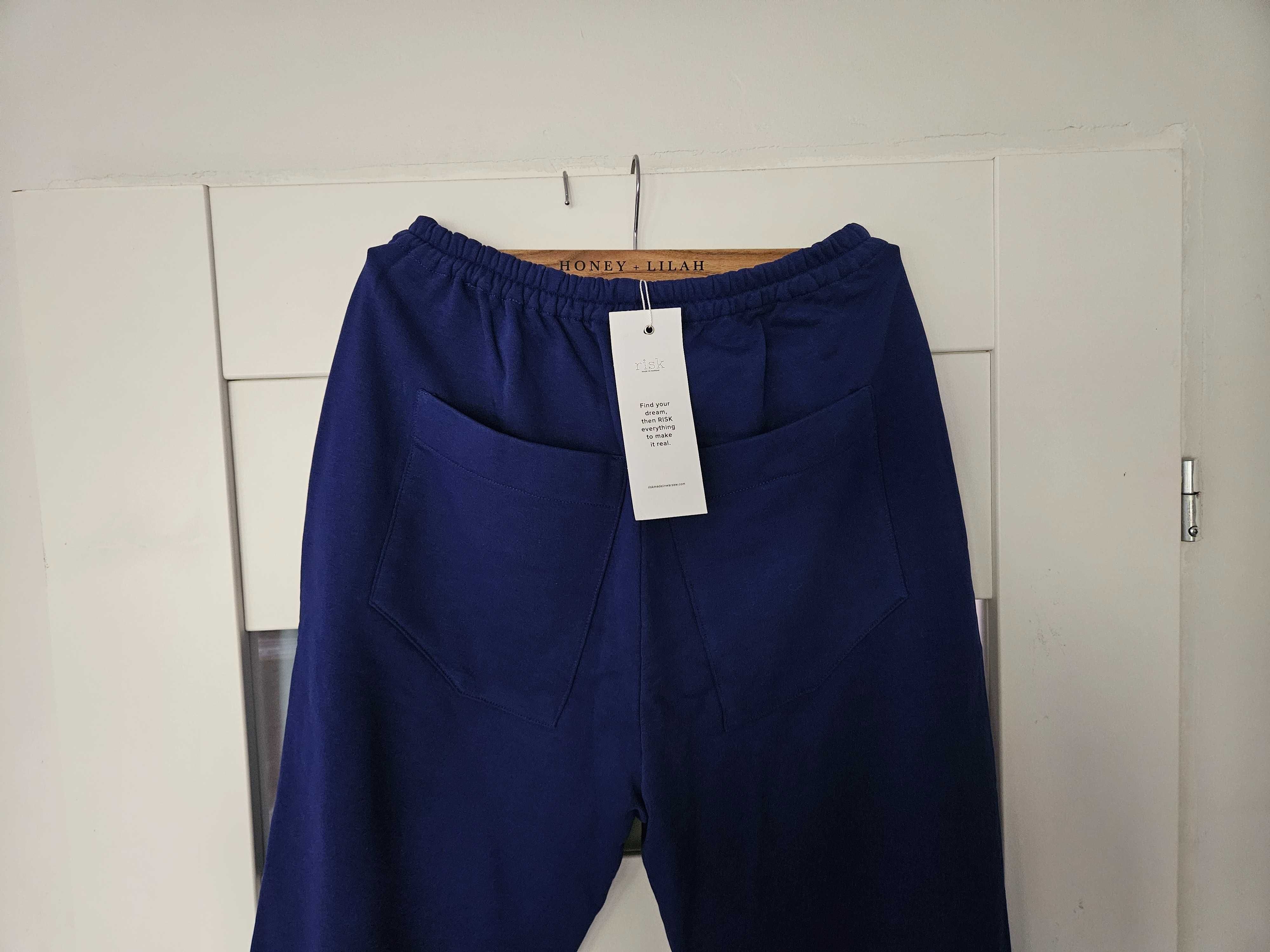 Nowe Spodnie dresowe Risk made in Warsaw After Hours r. L Art Blue