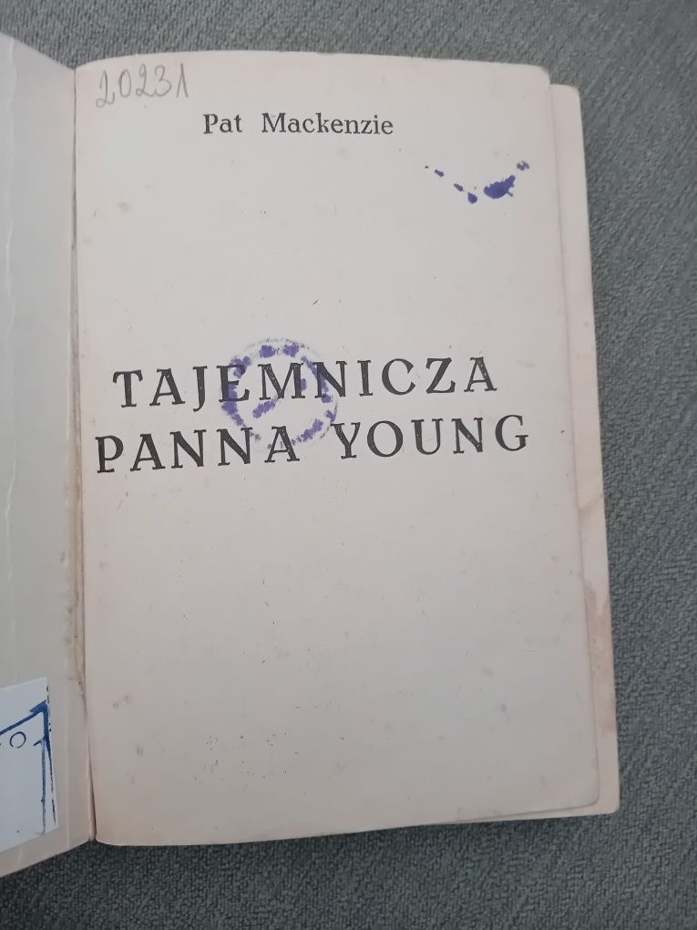 Pat Mackenzie Tajemnicza panna Young