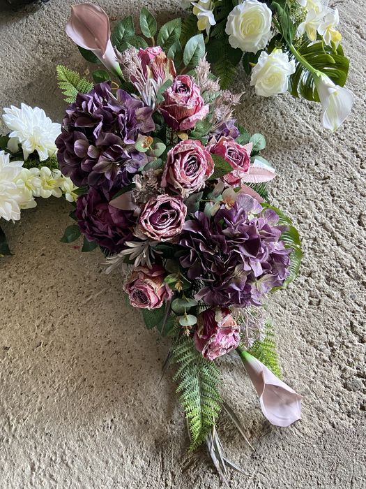 Wiązanka ze sztucznych kwiatow