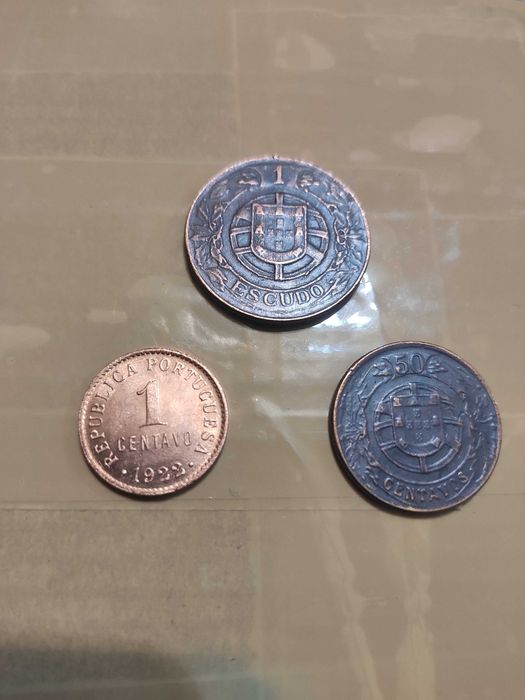 3 Moedas de escudos antigas *RÉPLICAS*