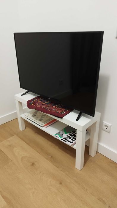 SmartTV 43" Xiaomi 4K + móvel de apoio  - Excelente oportunidade