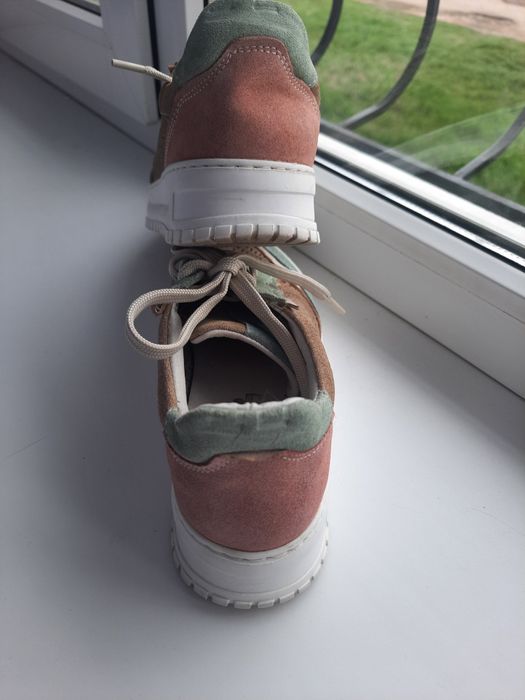 Кросівки замшеві жіночі