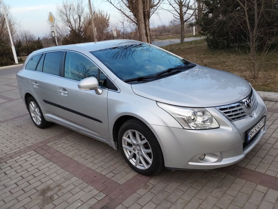 Автомобиль Toyota Avensis