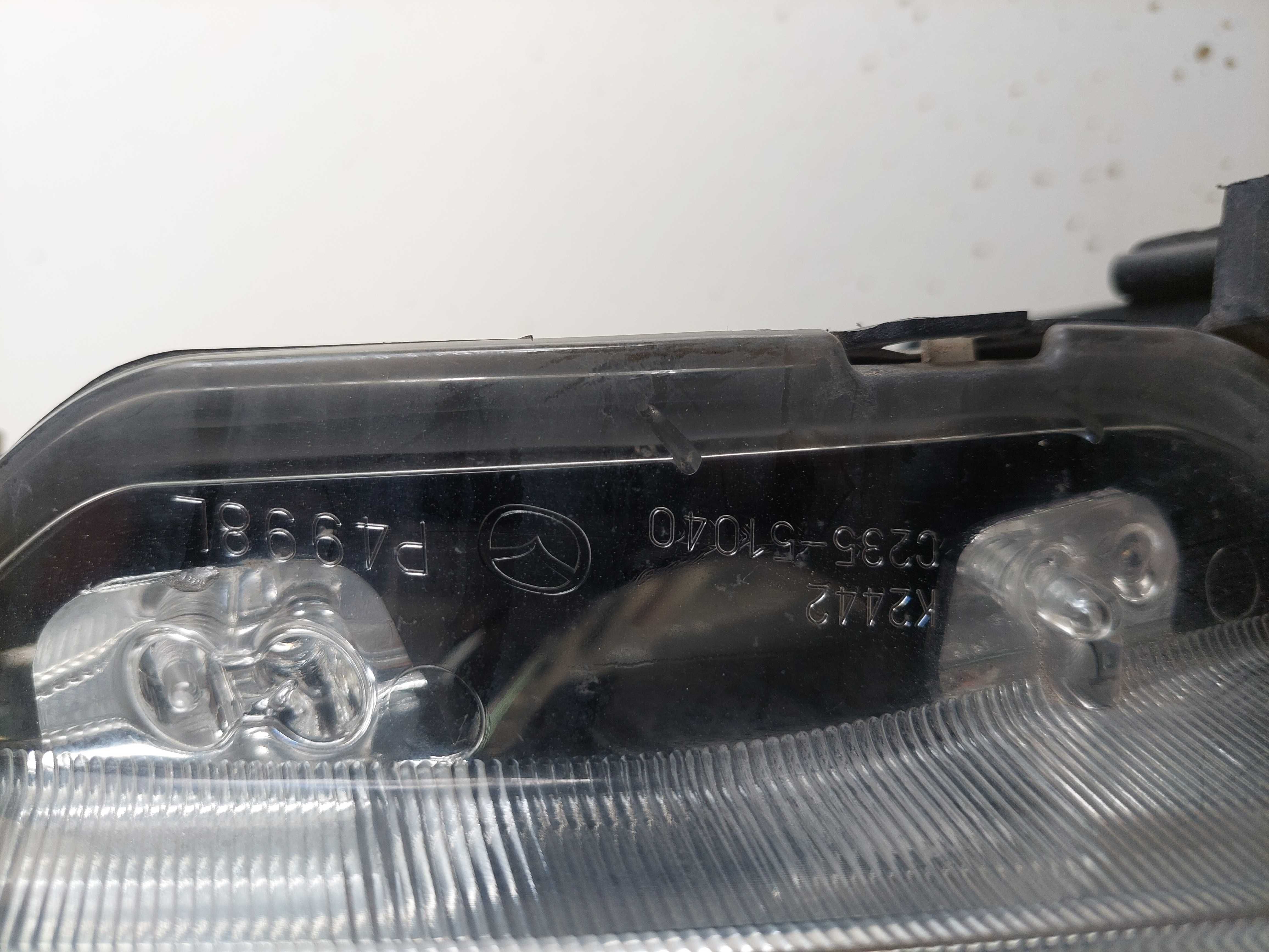 farol esq Mazda 6