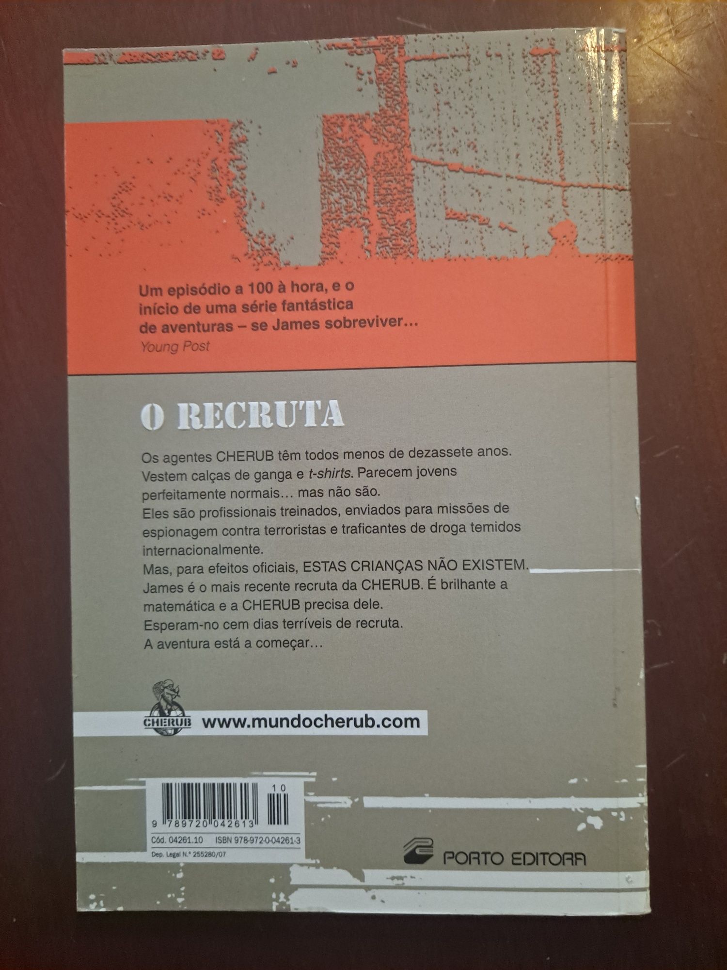 Livro "O Recruta" de Robert Muchamore