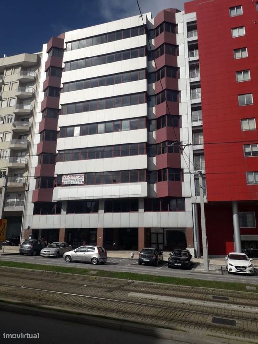 Espaço comerc. (8 salas)Av.da República 2208 p/est