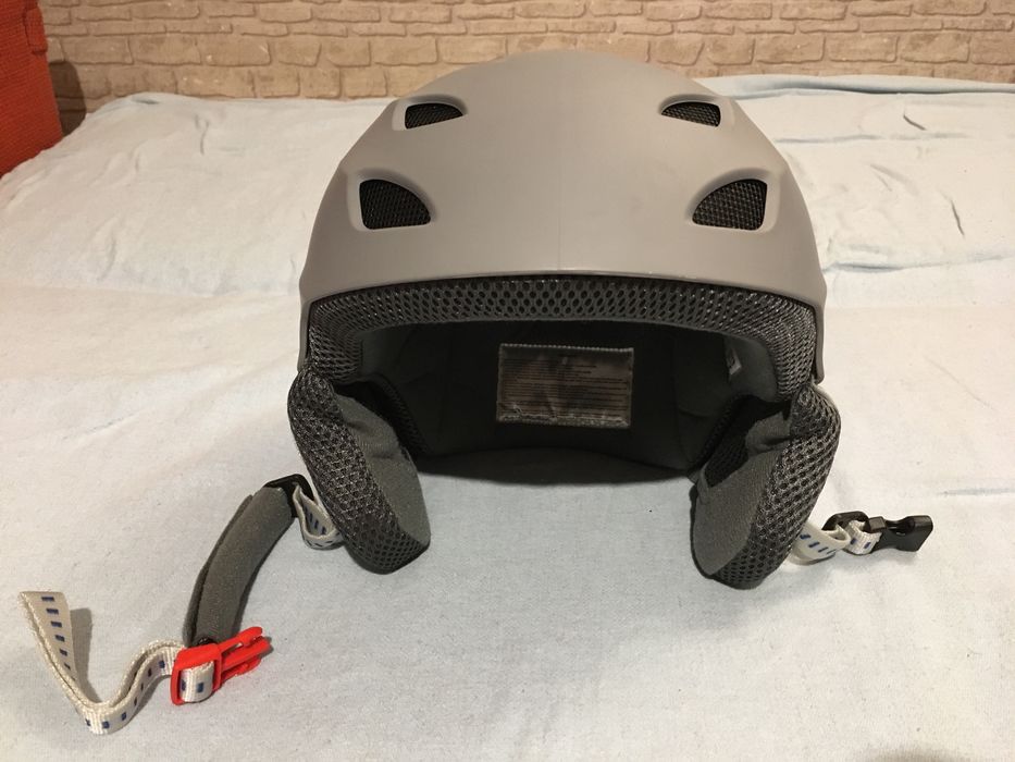 Kask narciarski narty zima dla dziecka dziecko ferie stok śnieg zjazd