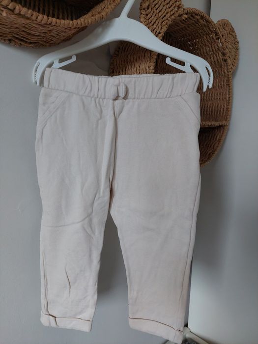 Dres dresik kremowy dla dziewczynki 86 C&A jeż bluza spodnie