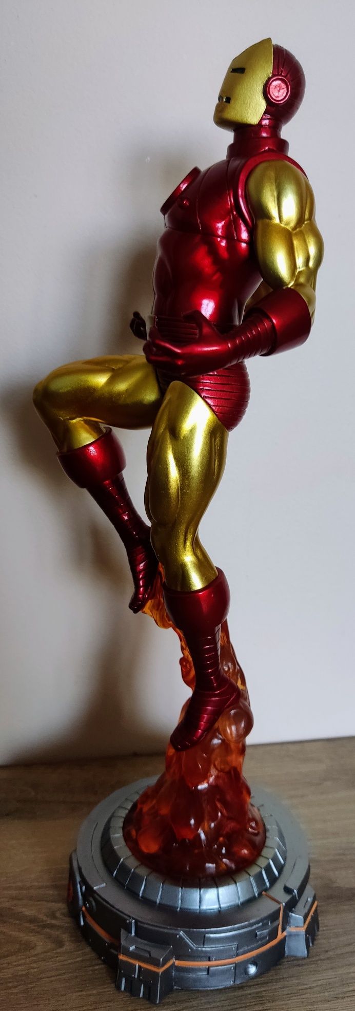 Classic Iron Man figurka  DIAMOND SELECT kotobukiya Sideshow Avengers.