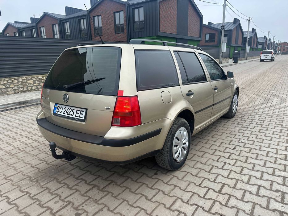 Фольксваген Гольф  1.6 АКПП