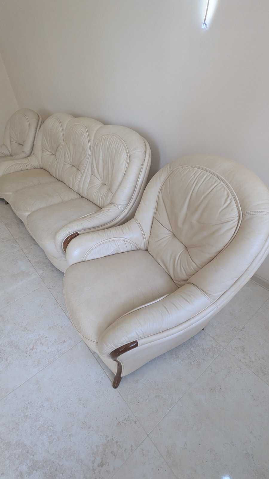 Продам Шикарный кожаный комплект. "Borzalino"  Диван и два кресла.
