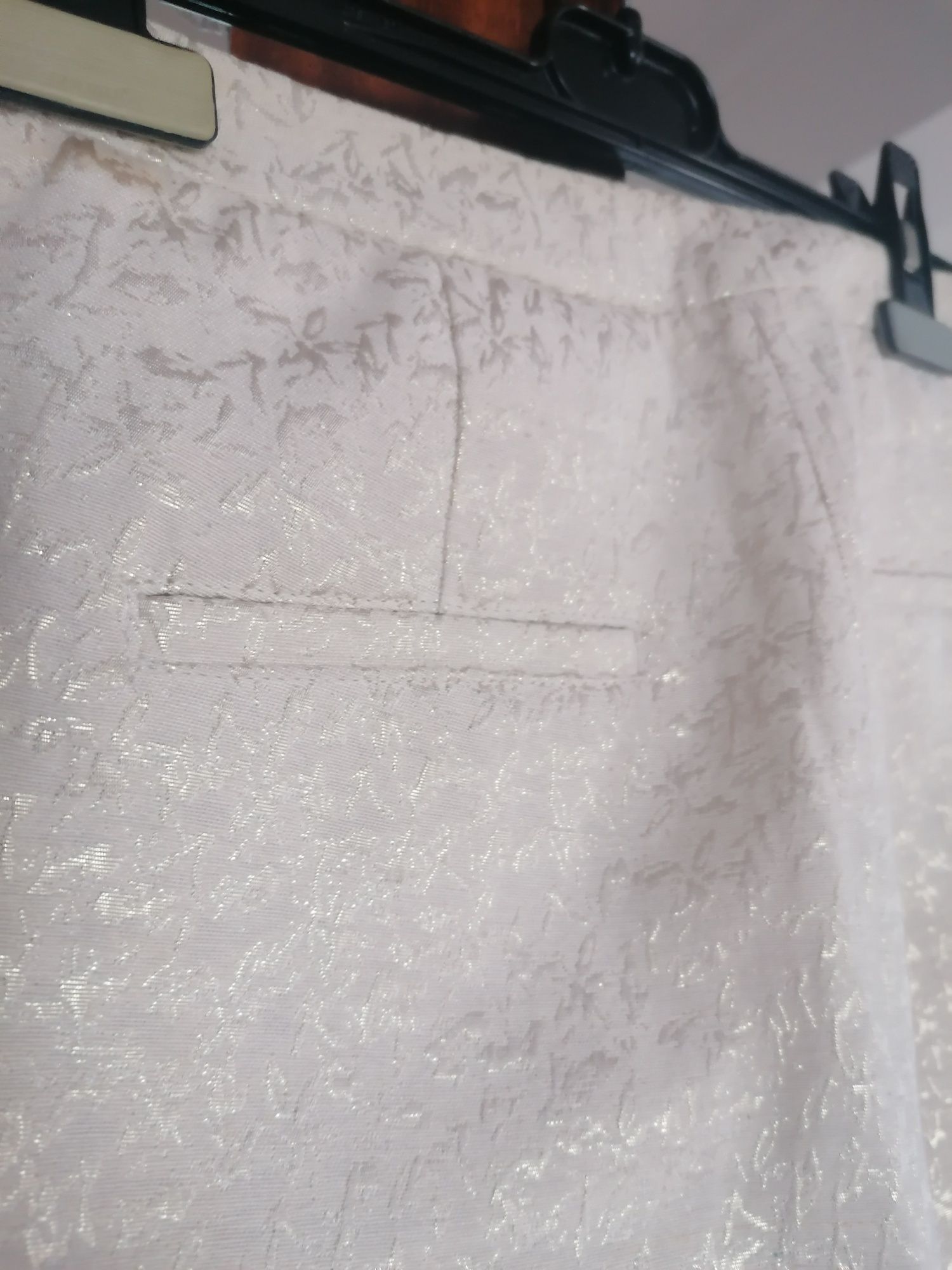 Calça com detalhes