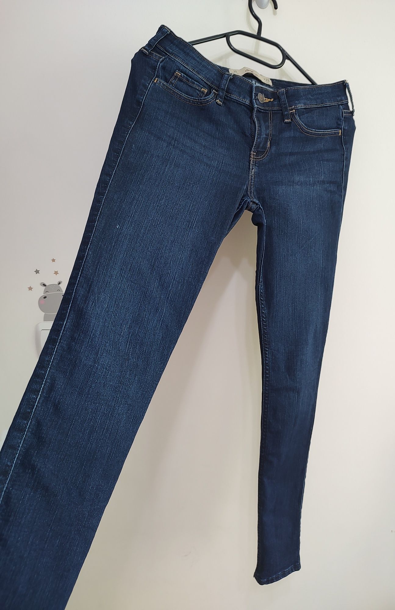 Klasyczne długie spodnie skinny jeans. Hollister Rozmiar S W25 L29