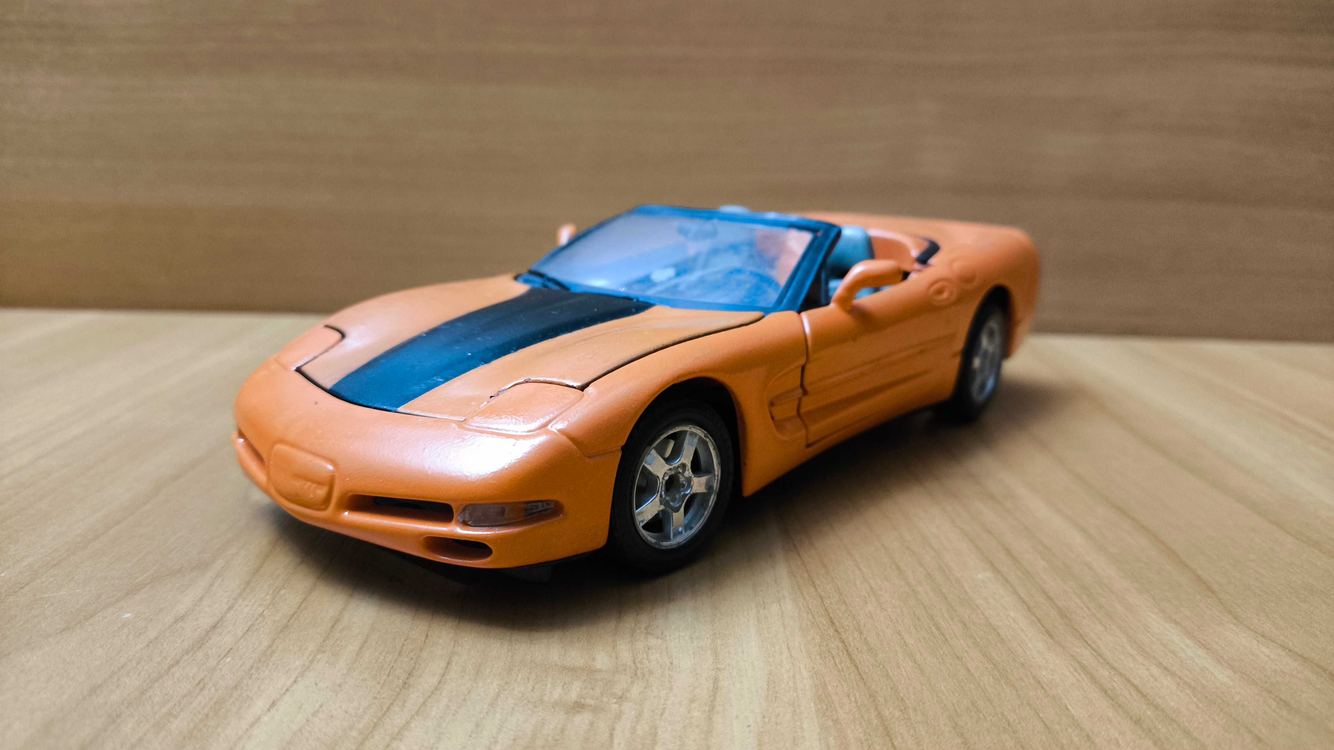 Колекційна модель Chevrolet Corvette 1997 1.24 Bburago Itlay