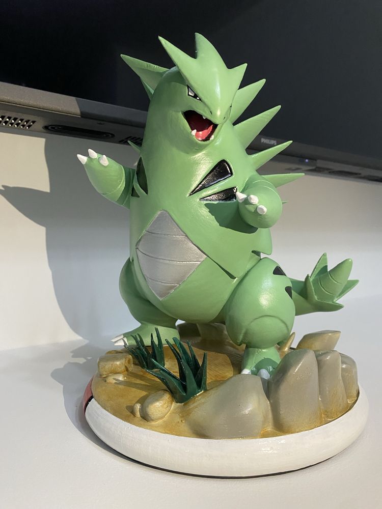 Figura tyranitar pokemon