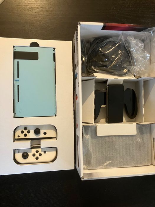 Nintendo Switch V1 (adquirida no dia de lançamento) + Acessórios