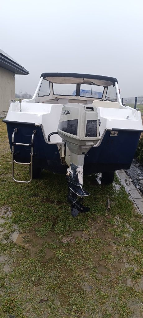 Łódka łódź kabinowa silnik zaburtowy Suzuki 65Km przyczepa podłodziowa