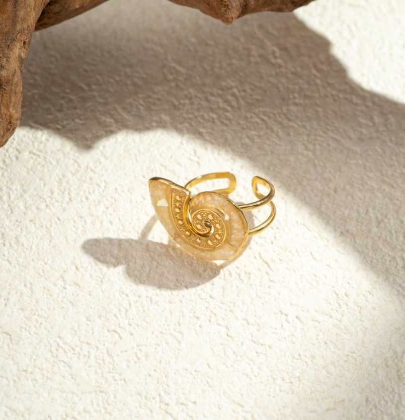 Anel Dourado Ajustável em Aço Inoxidável com Madrepérola Natural