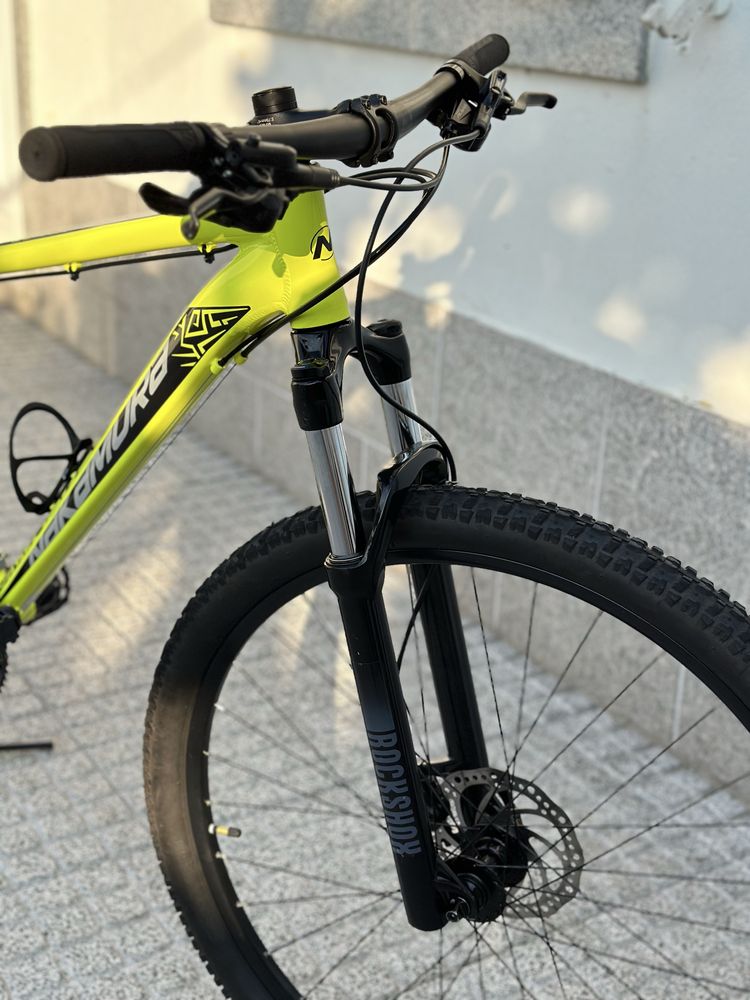 Bicicleta 29 com rockshox