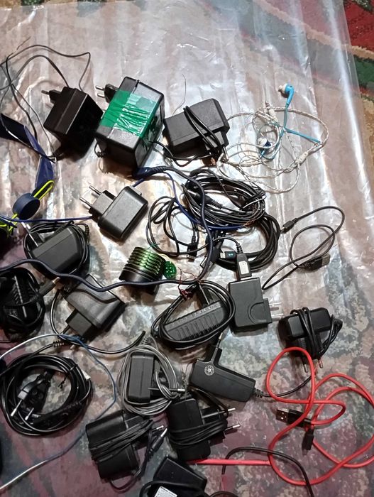 продам зарядки до телефона