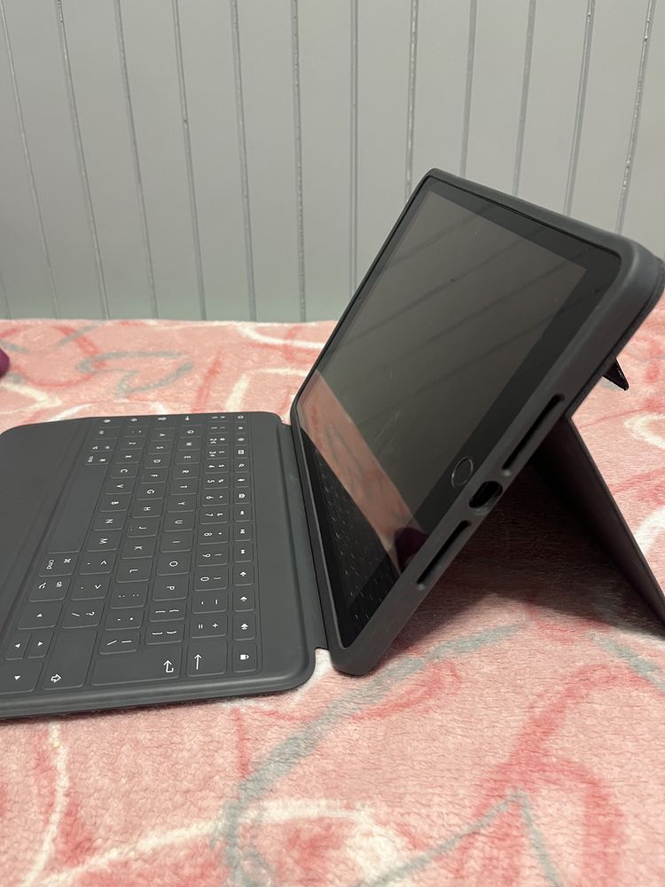 Klawiatura logitech rugged folio do iPada 7 8 9 generacji