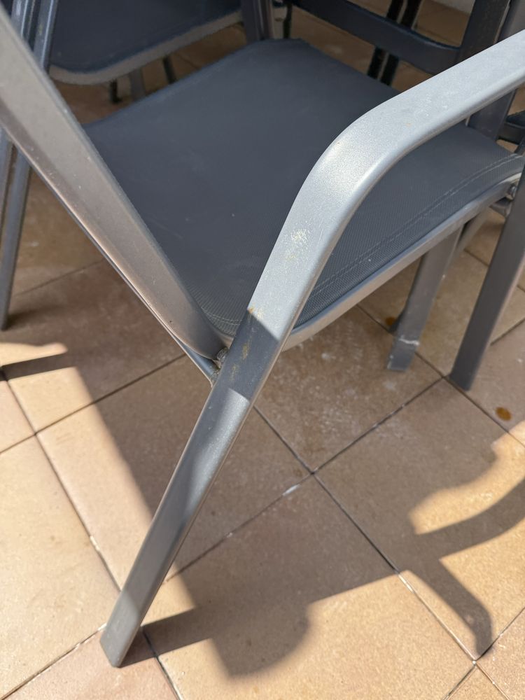 Mesa exterior com cadeiras