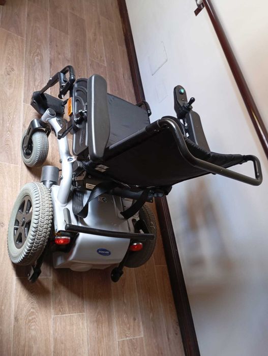 Cadeira de rodas elétrica