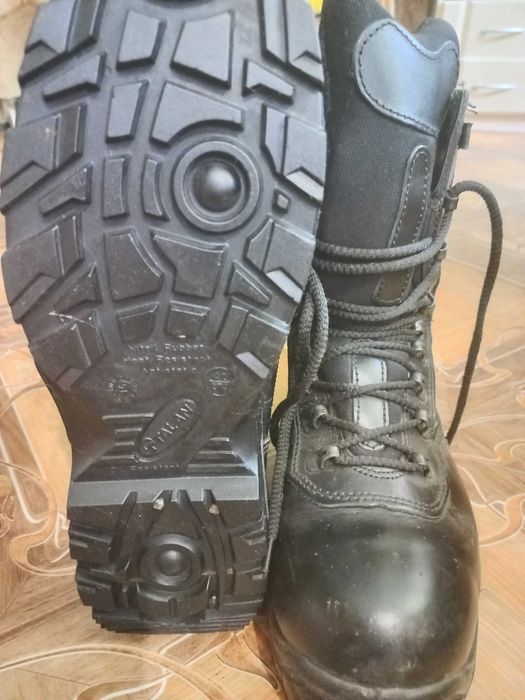 Взуття, берці військові