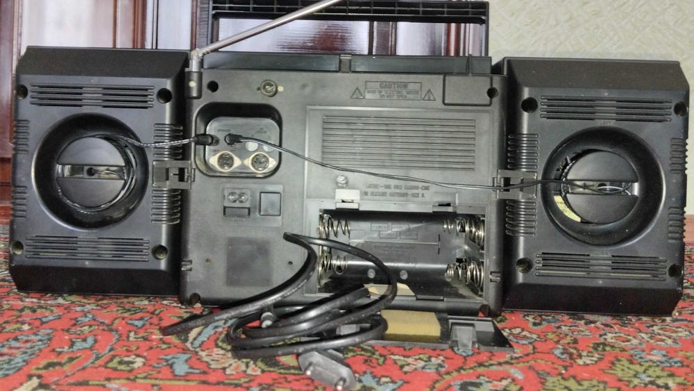 Продам вінтажну двохкасетну магнітолу Philips D8478.