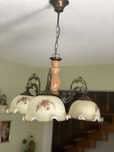 Lampa włoska mosiądz drewno 3 szklane klosze z motywem kwiatowym