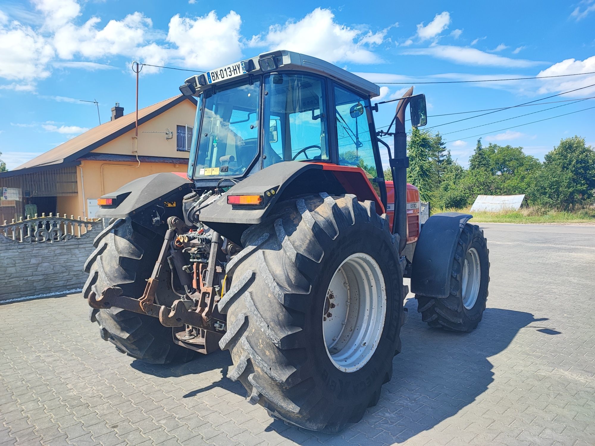 Massey Ferguson 8110