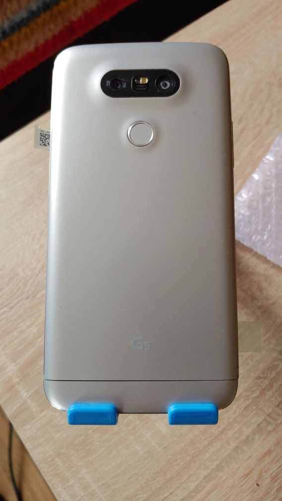 Продам смартфон Lg g5 (f700 l) 4/32 гб.в ідеальному стані.