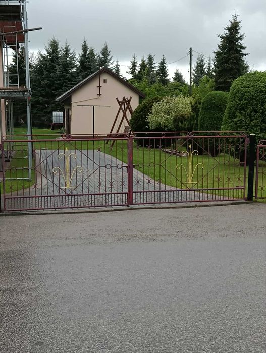 Ogrodzenie z bramą wjazdową dwuskrzydłową i furtką