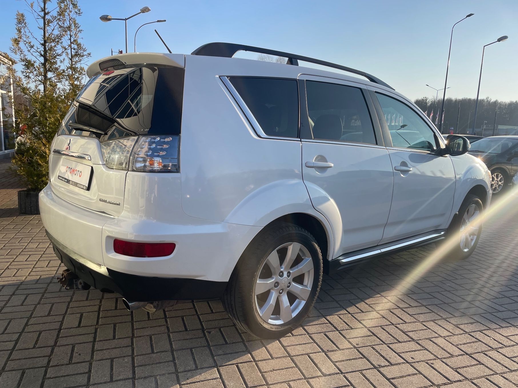 Mitsubishi Outlander 2.4 benzyna manual 4x4 biała perła alcantara