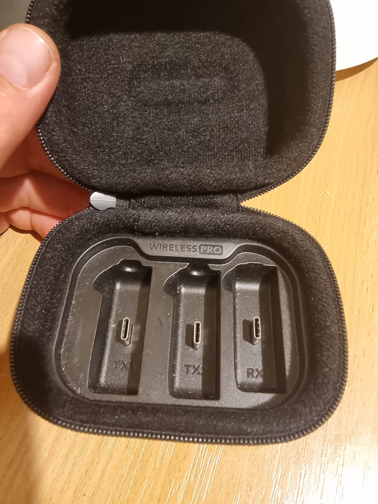 Etui ładujące RODE do systemu mikrofonowego Wireless pro