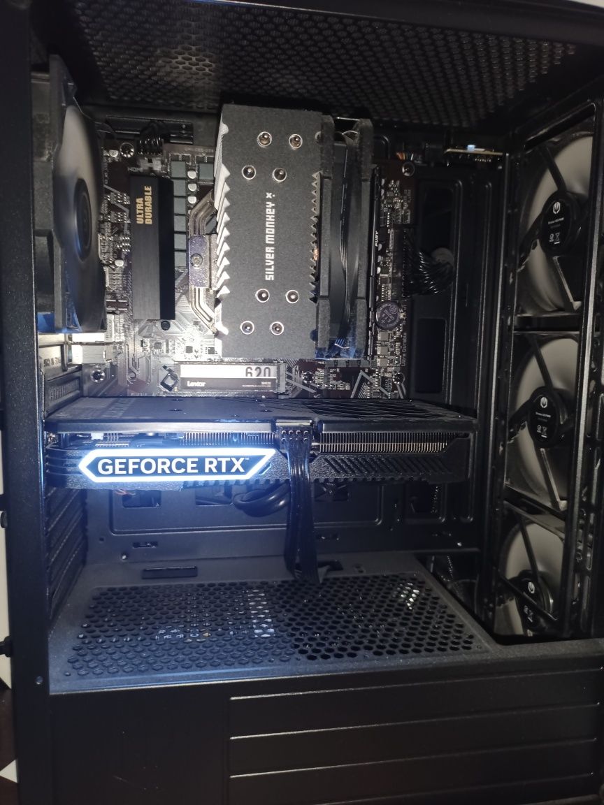 Komputer stacjonarny oraz monitor  RTX 4060Ti/AMD Ryzen 5 5600