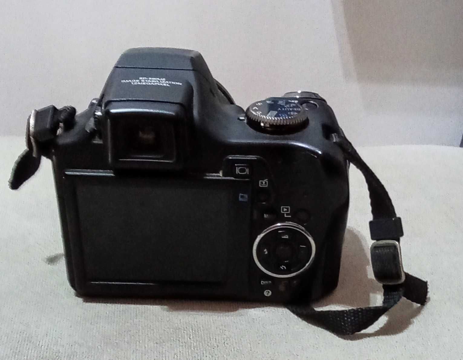 Aparat Olympus SP-590 UZ z kartą pamięci i torbą